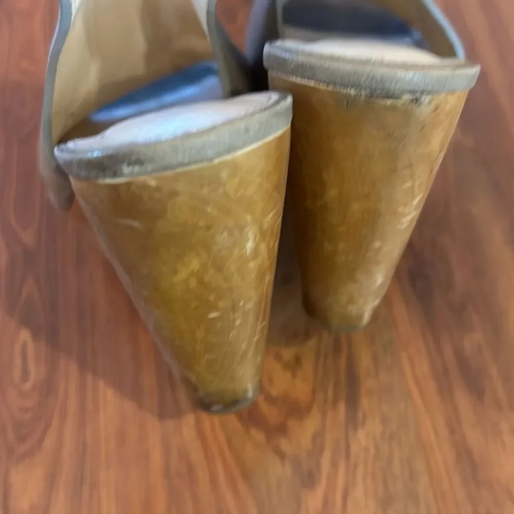 Coach wooden wedges
